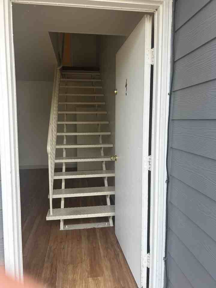 380 Sw Tunison Ave #4 - Photo 5 of 16