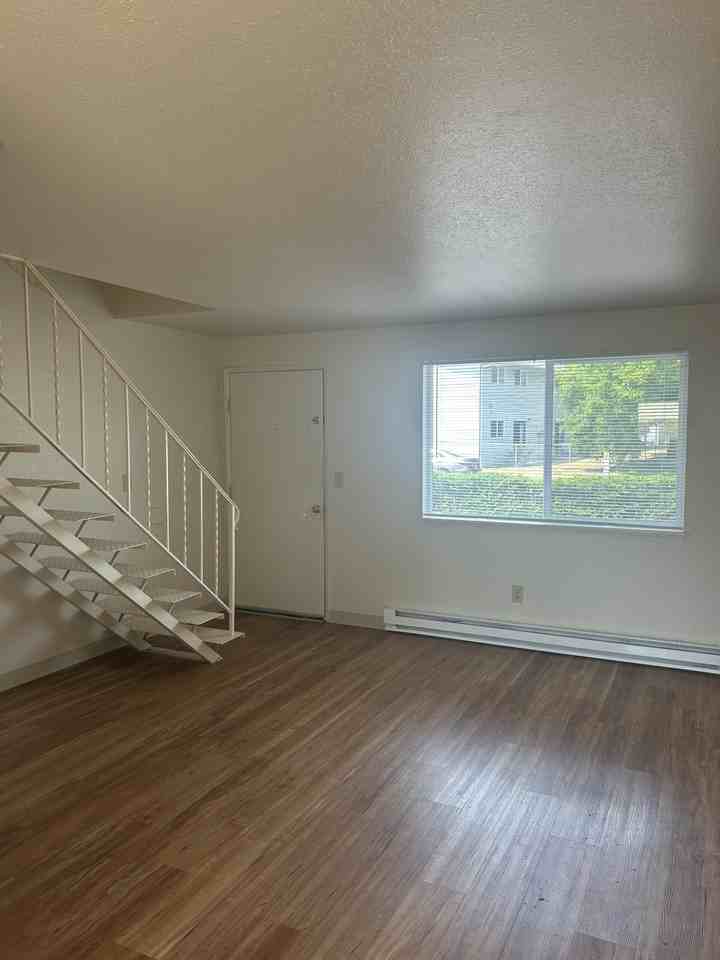 380 Sw Tunison Ave #4 - Photo 7 of 16
