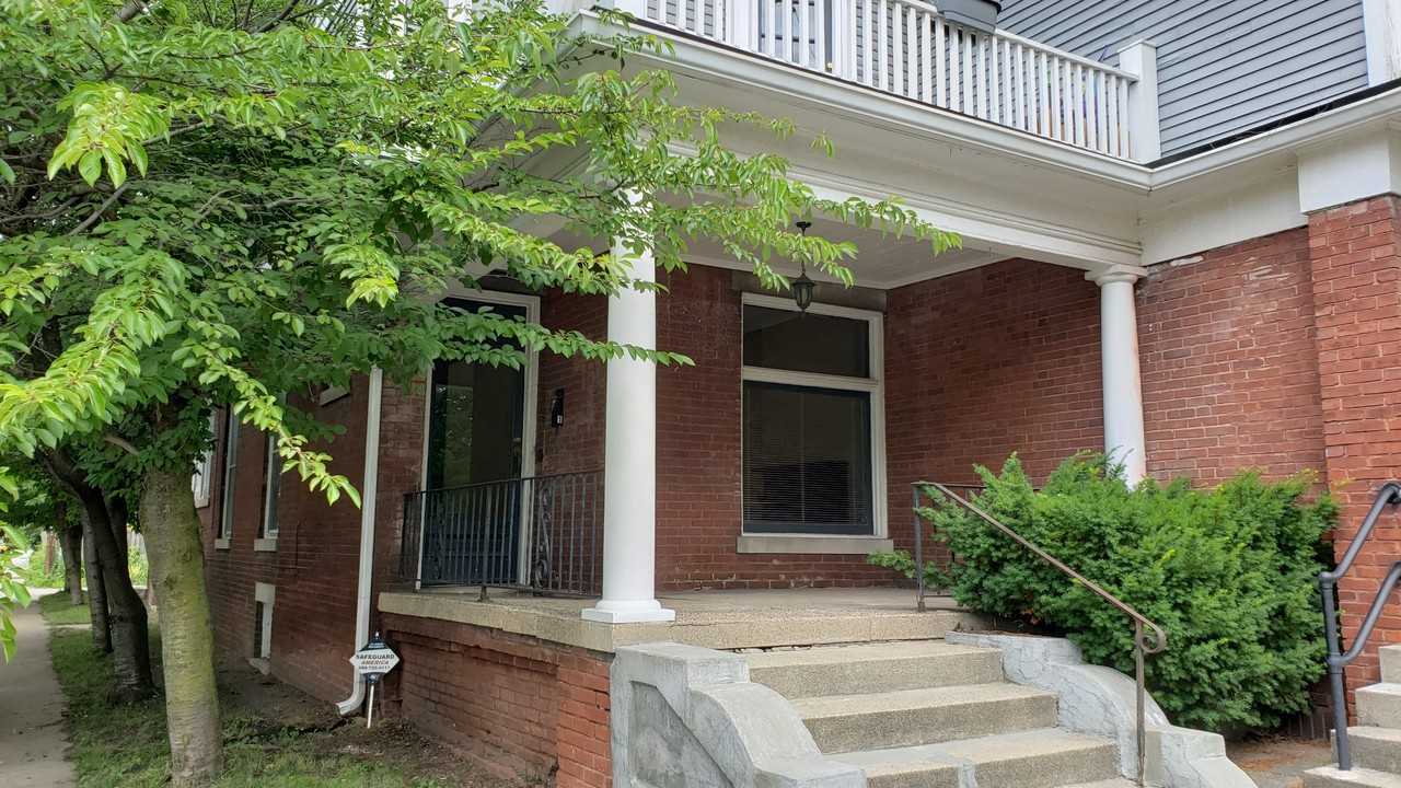 2126 N Talbott St #1 - Photo 2 of 37