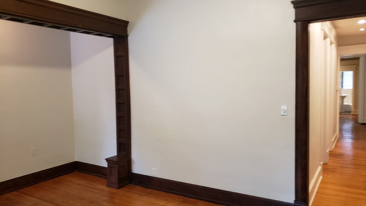 2126 N Talbott St #1 - Photo 4 of 37