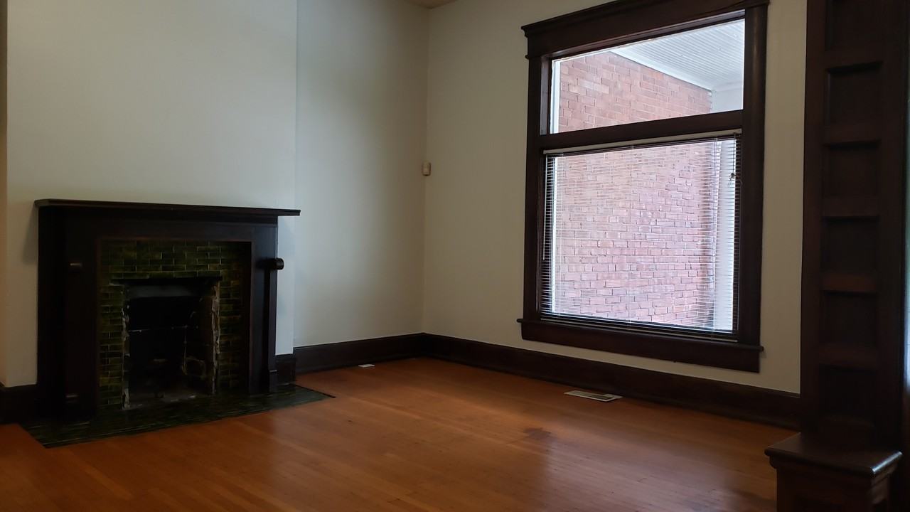 2126 N Talbott St #1 - Photo 5 of 37