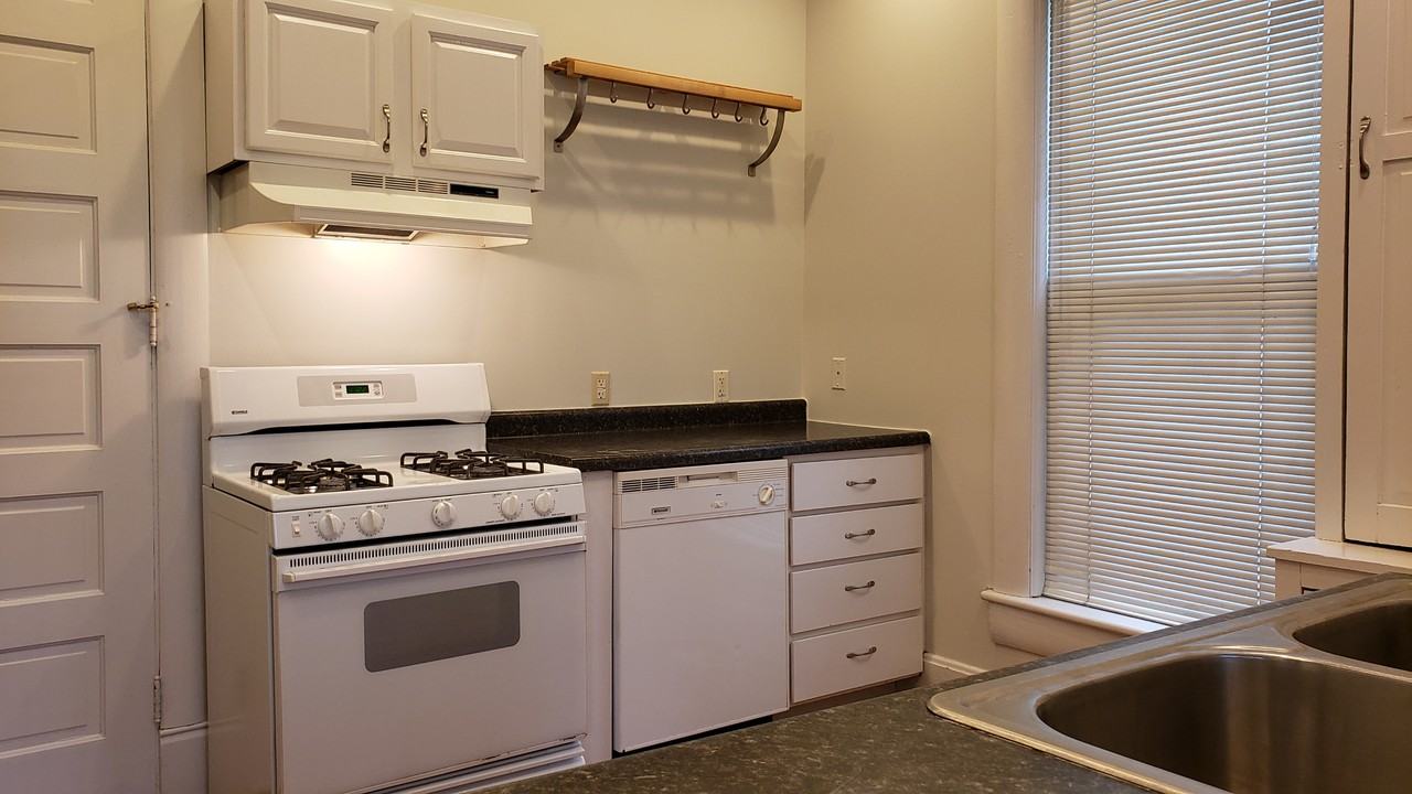 2126 N Talbott St #1 - Photo 5 of 34