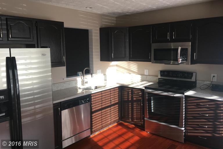 610 Waters Cove Ct - Photo 3 of 30