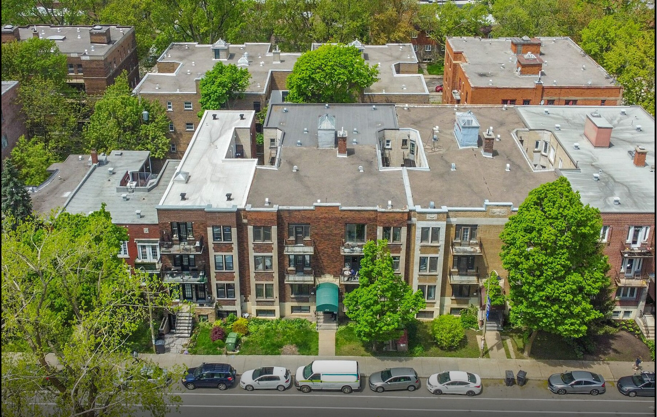 2715 Boulevard Édouard-Montpetit - Photo 3 of 9