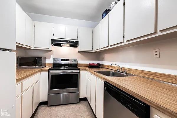 E 90th St #10F - Photo 2 of 13