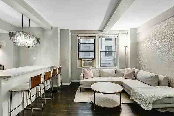 E 73rd St #1A - Photo 4 of 13