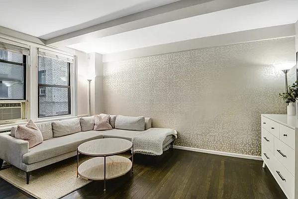 E 73rd St #1A - Photo 5 of 13