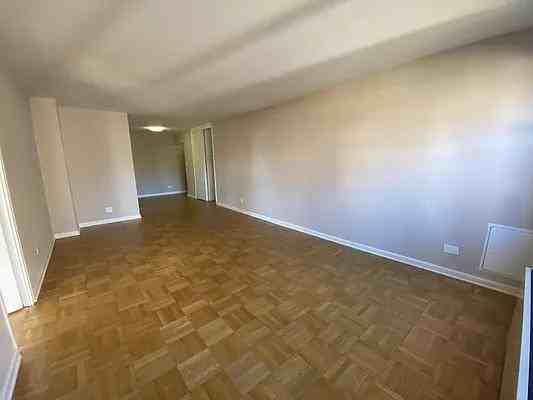 E 88th St #9B - Photo 3 of 20