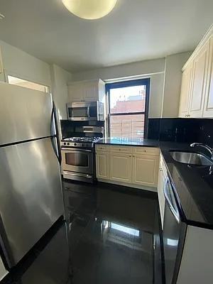 E 88th St #9B - Photo 4 of 20