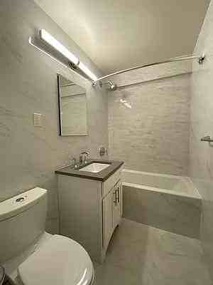 E 88th St #6J - Photo 4 of 20