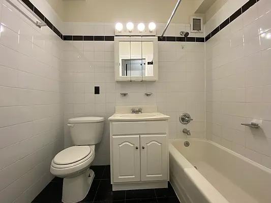 E 88th St #8K - Photo 4 of 17