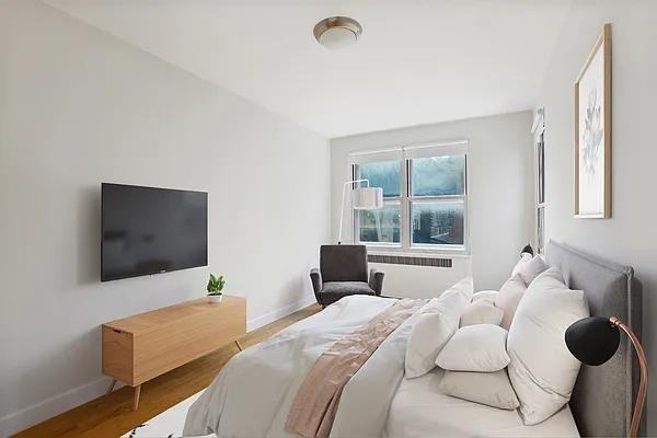 E 61st St #S05H - Photo 4 of 9