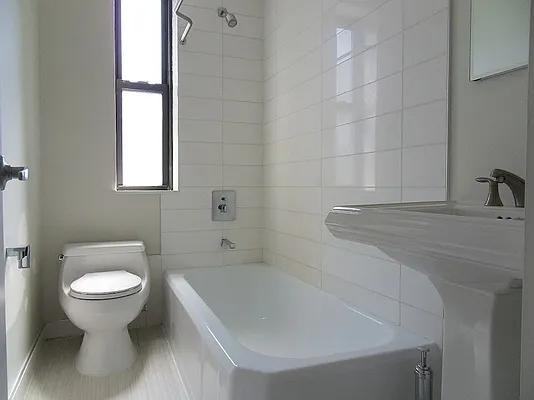 E 61st St #S03E - Photo 3 of 6