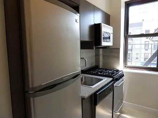 E 61st St #S03E - Photo 5 of 6