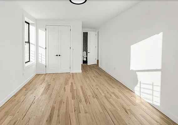 W 92nd St #6 - Photo 5 of 20