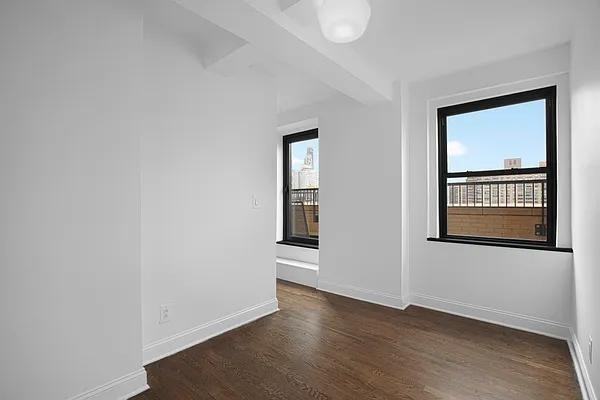 W 72nd St #2006 - Photo 3 of 13