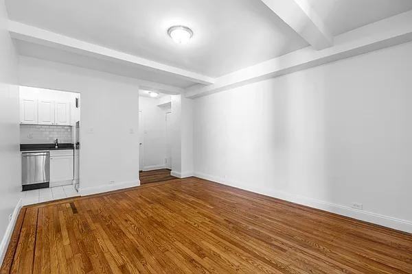 W 72nd St #1410 - Photo 2 of 10