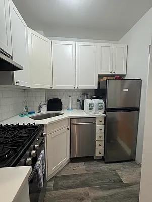 E 75th St #1C - Photo 4 of 20