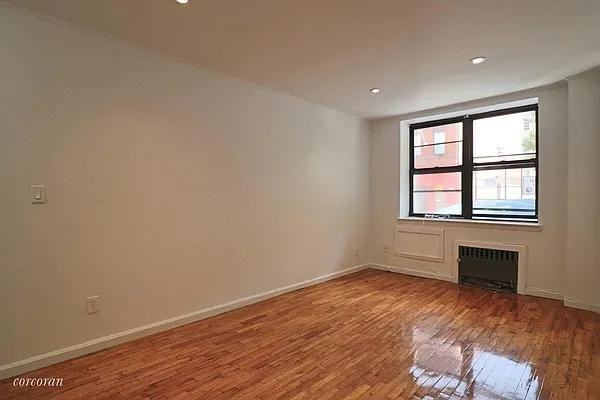 E 75th St #1C - Photo 7 of 20