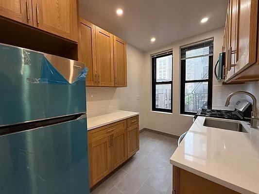 Riverside Dr #5B - Photo 7 of 14