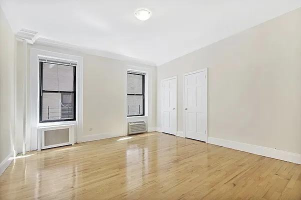 Riverside Dr #5E - Photo 2 of 12