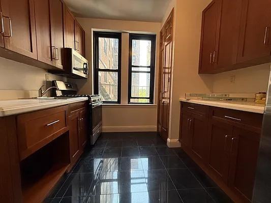 Riverside Dr #5E - Photo 3 of 12