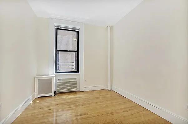 Riverside Dr #5E - Photo 6 of 12