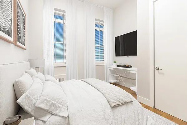 W 92nd St #6F - Photo 2 of 5