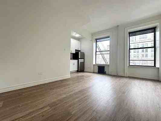 W 103rd St #22 - Photo 2 of 15