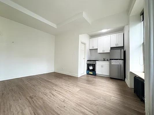 W 103rd St #22 - Photo 4 of 15