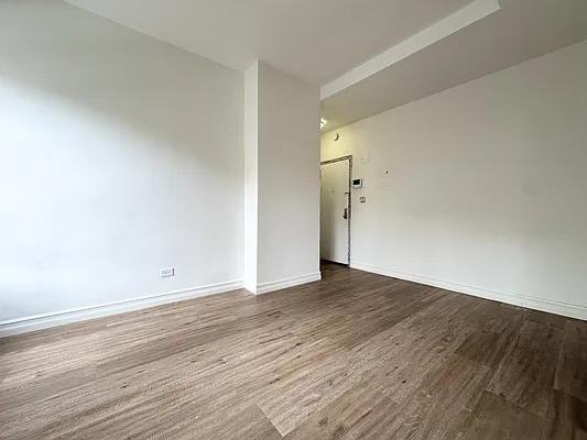 W 103rd St #22 - Photo 5 of 15