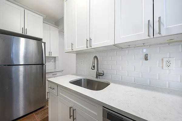 W 96th St #5F - Photo 3 of 20