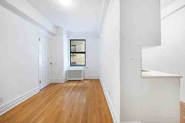 W 96th St #5F - Photo 6 of 20