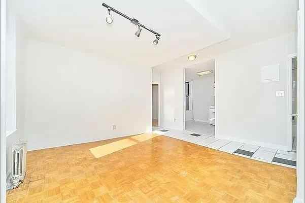 E 95th St #2W - Photo 4 of 20