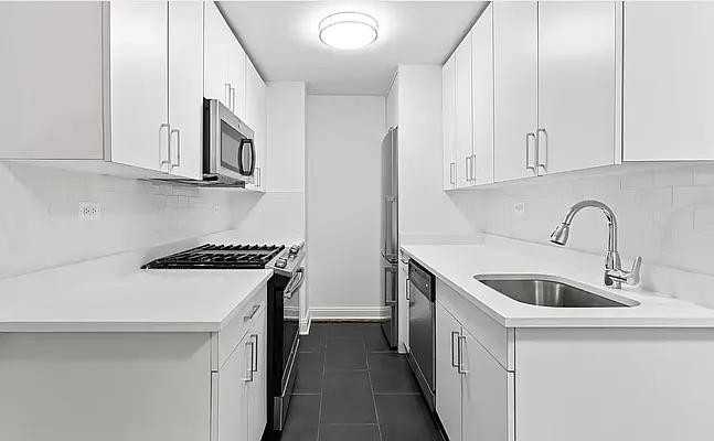 E 88th St #3D - Photo 4 of 17