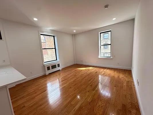 Riverside Dr #9B - Photo 4 of 14