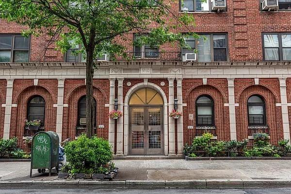 W 65th St #3E - Photo 2 of 20