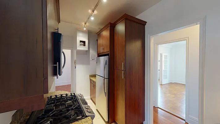 W 83rd St #02B - Photo 4 of 20