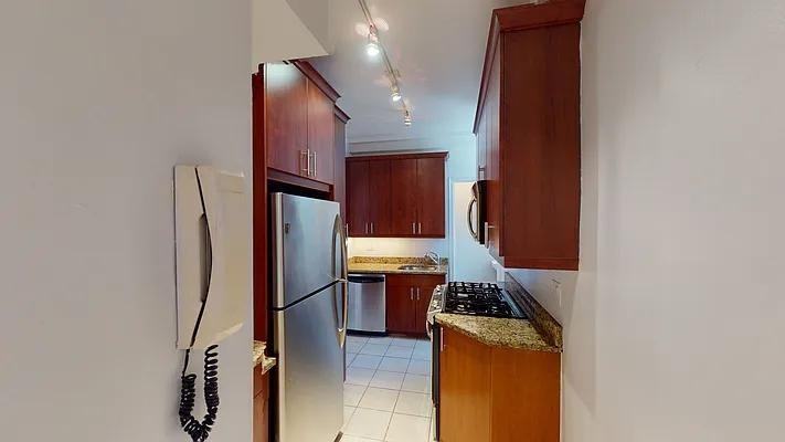 W 83rd St #02B - Photo 5 of 20