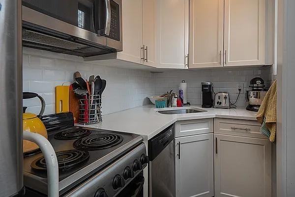 W 88th St #15F - Photo 3 of 20