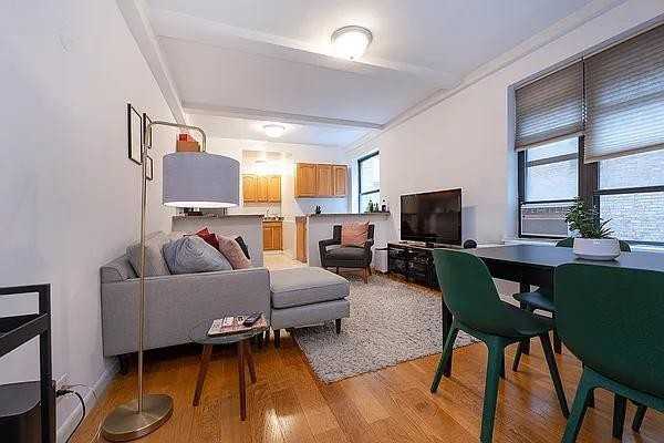 W 88th St #4D - Photo 2 of 20
