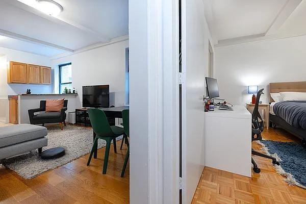 W 88th St #4D - Photo 5 of 20