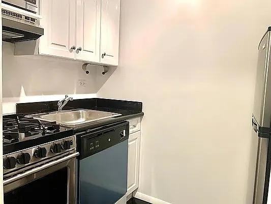 E 79th St #16C - Photo 4 of 15