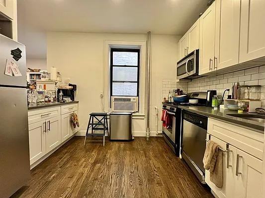 Joralemon St #2B - Photo 7 of 20