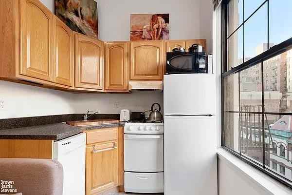 W 85th St #6A - Photo 3 of 20