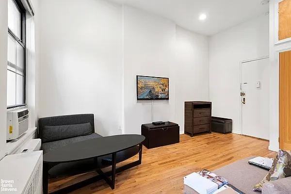 W 85th St #6A - Photo 4 of 20