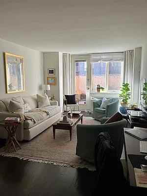 E 63rd St #2E - Photo 2 of 6