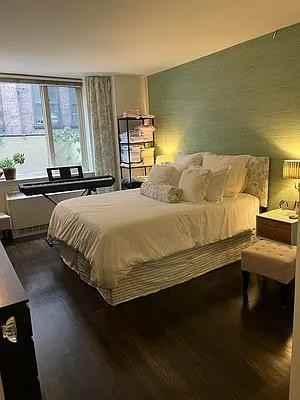 E 63rd St #2E - Photo 4 of 6