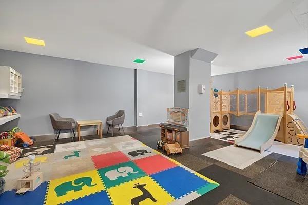 Monroe Pl #4E - Photo 7 of 11