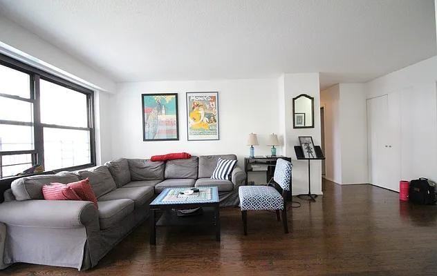 W 90th St #4G - Photo 4 of 20